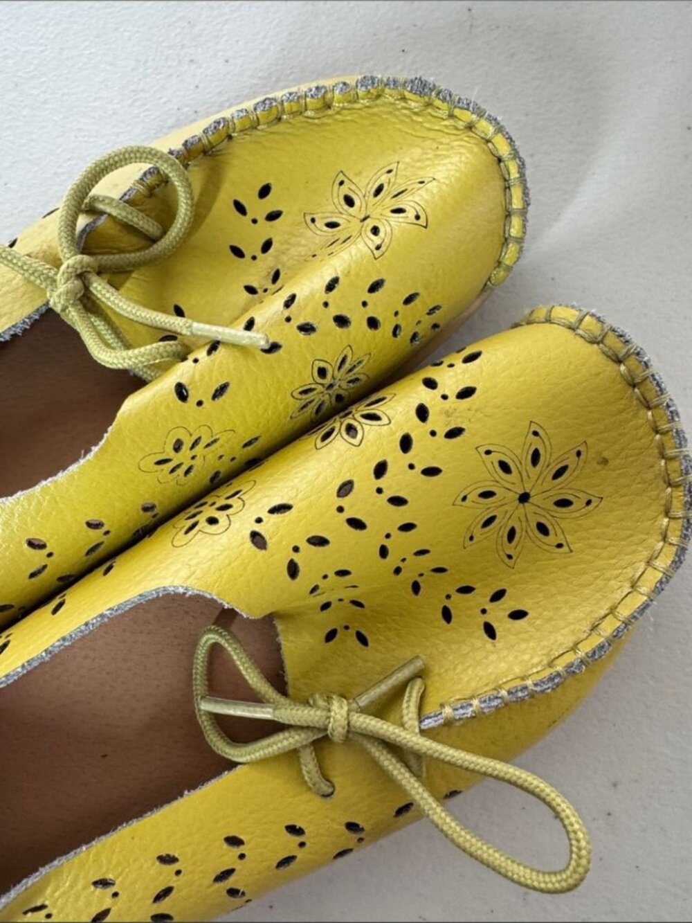 Women's Yellow Leather Perforated Slip-On Loafers 38 Floral Cutout Boho Chic - Picture 12 of 13